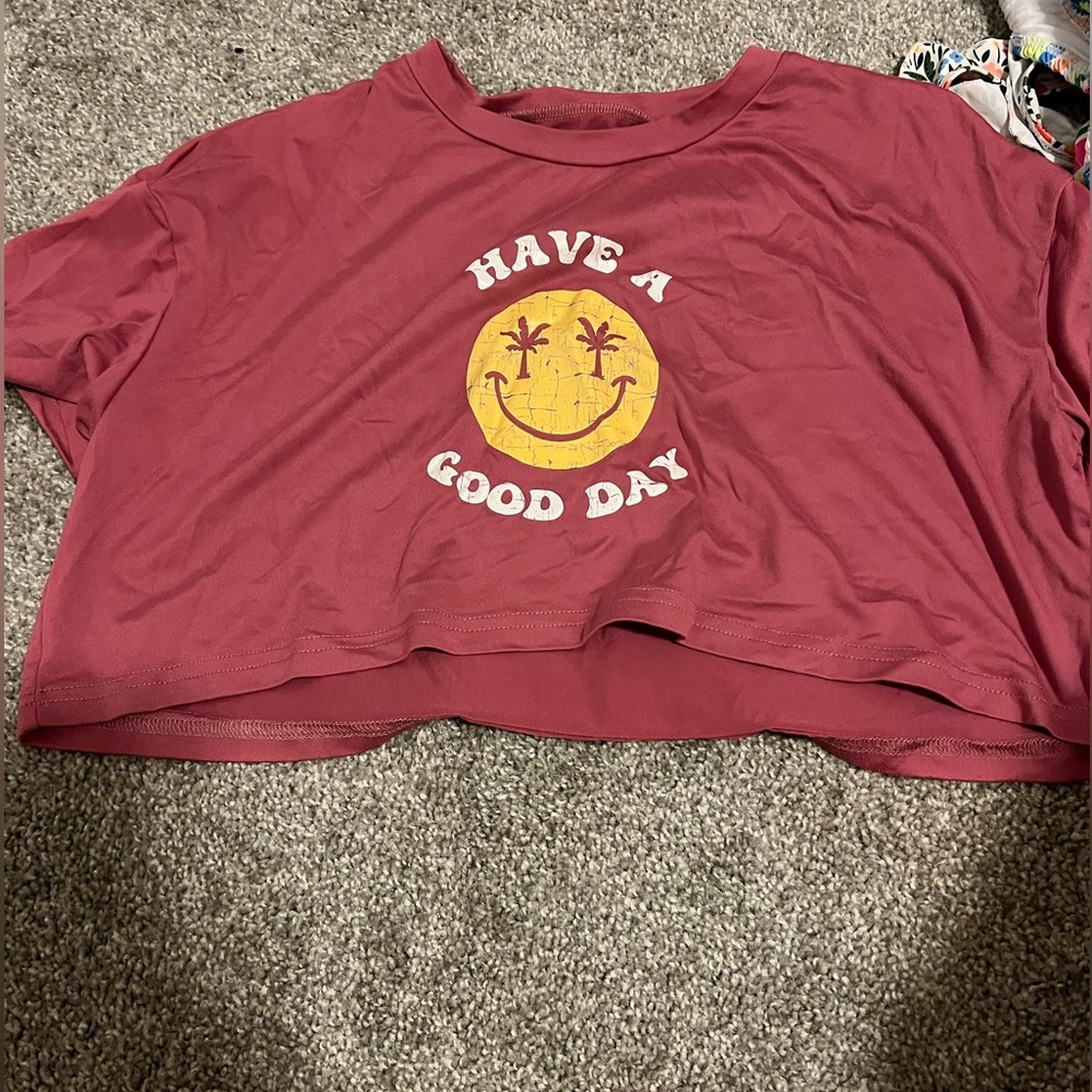 Cropped pink t-shirt